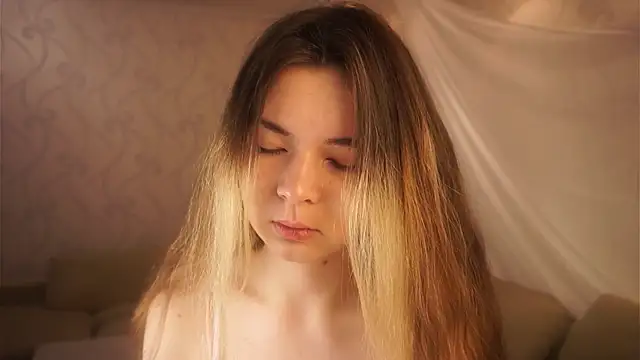 Snapshot of MarlinVarian chatting on 10-23-25, 06:06 MarlinVarian online show from 10-23-25, 06:06