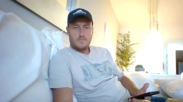 Londonlad818 online show from 10-29-25, 01:24