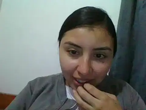 Snapshot of _Romilly_ chatting on 12-04-25, 02:32 Romilly online show from 12-04-25, 02:32