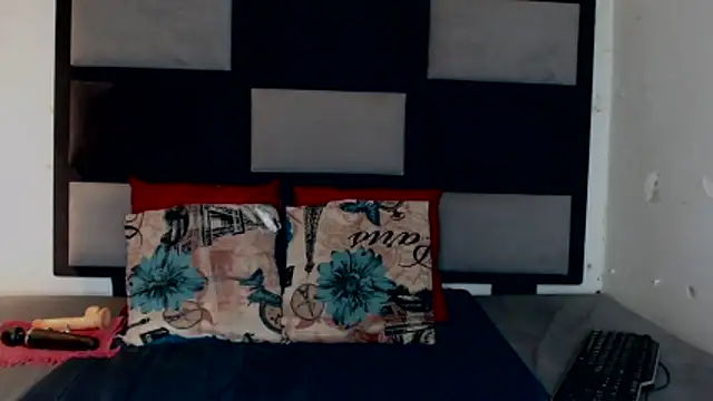 Snapshot of Freaky-boobs chatting on 11-10-25, 08:19 Freaky-boobs online show from 11-10-25, 08:19