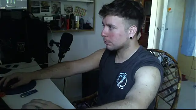 Snapshot of ferrari1996 chatting on 09-09-25, 06:07 ferrari1996 online show from 09-09-25, 06:07