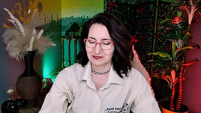 Snapshot of UnaTerra chatting on 02-15-26, 09:19 UnaTerra online show from 02-15-26, 09:19