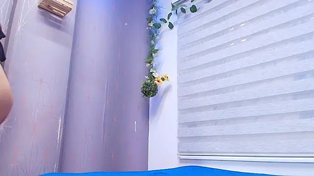 Snapshot of sofi_hils chatting on 09-17-25, 11:56 sofi hils online show from 09-17-25, 11:56