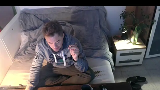 Snapshot of EdelHolz91 chatting on 11-21-25, 01:10 EdelHolz91 online show from 11-21-25, 01:10