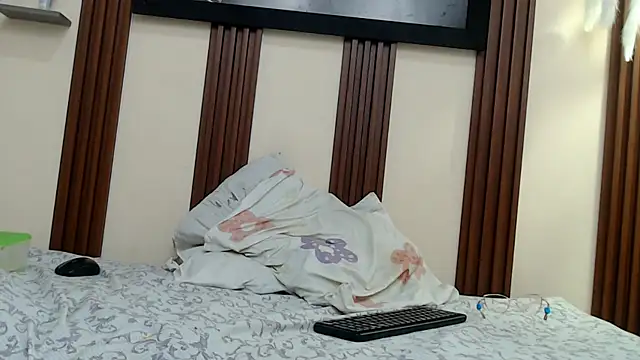 skinnysofia18 online show from 12-18-25, 02:01