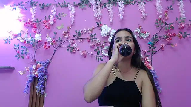 skinnysofia18 online show from 02-25-26, 01:54