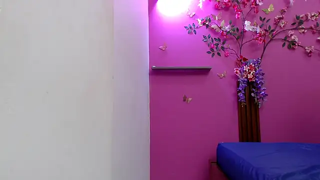 skinnysofia18 online show from 02-28-26, 01:12