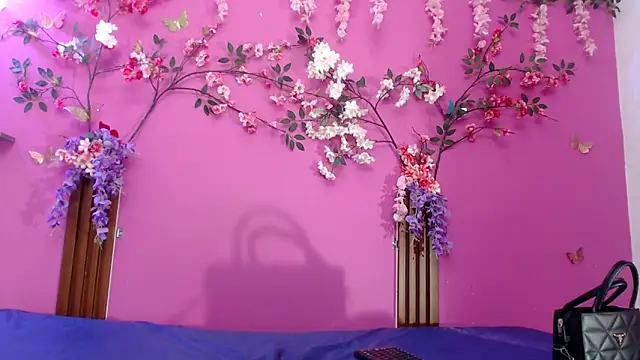 skinnysofia18 online show from 05-15-26, 12:50