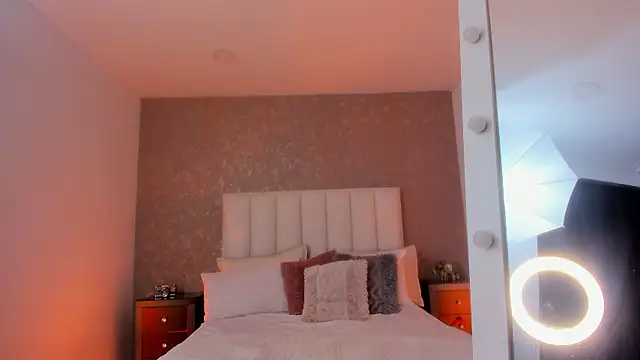 KaylieBrooks online show from 11-21-25, 06:28