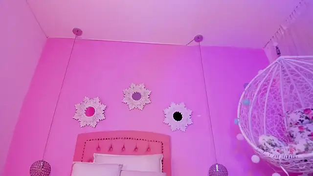 Snapshot of CannelaSmith chatting on 10-16-25, 07:26 CannelaSmith online show from 10-16-25, 07:26