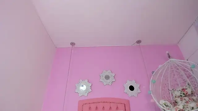 Snapshot of CannelaSmith chatting on 11-10-25, 07:35 CannelaSmith online show from 11-10-25, 07:35