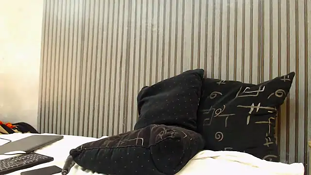 ROYALASS25 online show from 04-12-26, 08:19