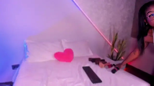 Snapshot of Kishalove_ chatting on 11-25-25, 10:15 Kishalove online show from 11-25-25, 10:15