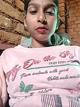 Snapshot of Yatiksha_Beby chatting on 10-08-25, 06:00 Yatiksha Beby online show from 10-08-25, 06:00