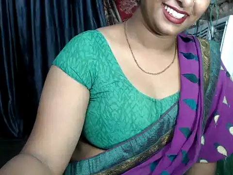 Snapshot of DearKimmi chatting on 12-12-24, 11:25 DearKimmi online show from 12-12-24, 11:25