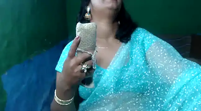 Snapshot of DearKimmi chatting on 03-08-25, 06:37 DearKimmi online show from 03-08-25, 06:37