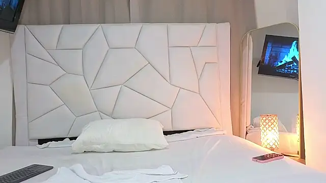 Snapshot of Paulaboterom chatting on 10-14-25, 06:31 Paulaboterom online show from 10-14-25, 06:31