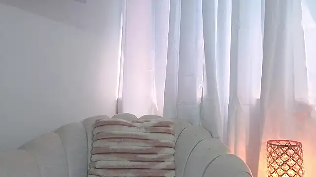 Snapshot of Paulaboterom chatting on 07-17-26, 02:13 Paulaboterom online show from 07-17-26, 02:13