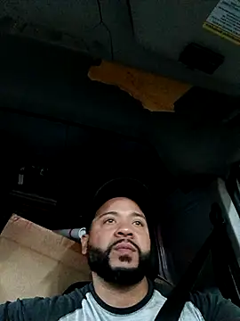 Snapshot of tripping385 chatting on 09-12-25, 02:22 tripping385 online show from 09-12-25, 02:22