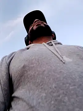 Snapshot of tripping385 chatting on 09-15-25, 11:05 tripping385 online show from 09-15-25, 11:05