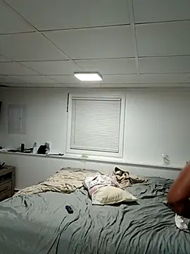 Snapshot of tripping385 chatting on 10-15-25, 11:05 tripping385 online show from 10-15-25, 11:05