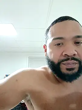 Snapshot of tripping385 chatting on 10-24-25, 03:25 tripping385 online show from 10-24-25, 03:25