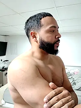 Snapshot of tripping385 chatting on 11-18-25, 01:00 tripping385 online show from 11-18-25, 01:00