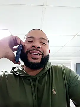 Snapshot of tripping385 chatting on 11-24-25, 12:21 tripping385 online show from 11-24-25, 12:21