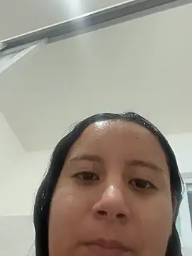 Snapshot of Alaia33200 chatting on 07-18-26, 02:16 Alaia33200 online show from 07-18-26, 02:16