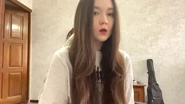 Snapshot of Pikmigirl18 chatting on 10-07-25, 09:17 Pikmigirl18 online show from 10-07-25, 09:17