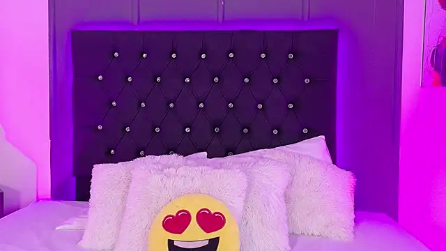 Snapshot of qk1_AND_qk5 chatting on 09-09-25, 09:14 qk1 AND qk5 online show from 09-09-25, 09:14