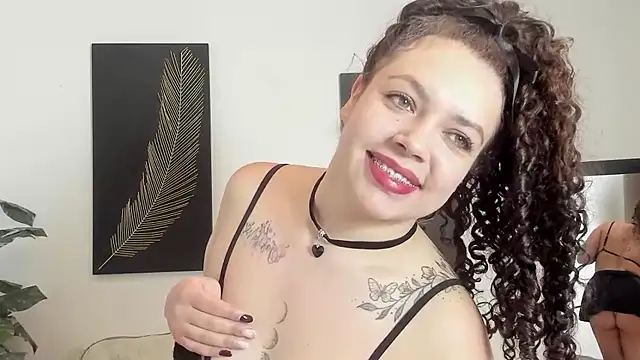 Snapshot of RubyStrong chatting on 10-01-25, 01:17 RubyStrong online show from 10-01-25, 01:17