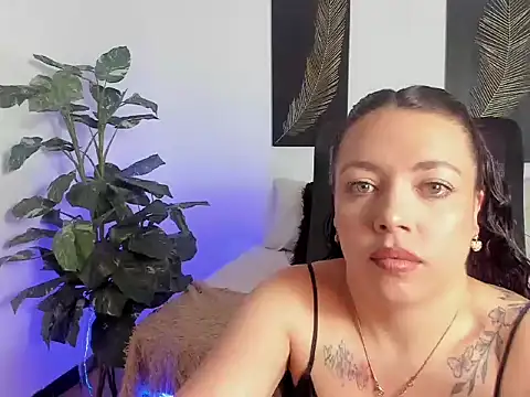 Snapshot of RubyStrong chatting on 10-10-25, 01:54 RubyStrong online show from 10-10-25, 01:54