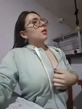 Snapshot of Bella_Sumers chatting on 06-17-26, 03:57 Bella Sumers online show from 06-17-26, 03:57