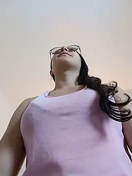 Snapshot of Bella_Sumers chatting on 06-18-26, 04:11 Bella Sumers online show from 06-18-26, 04:11