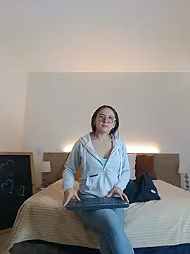 Snapshot of Bella_Sumers chatting on 07-06-26, 03:47 Bella Sumers online show from 07-06-26, 03:47
