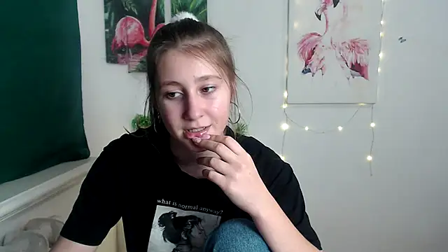 Snapshot of Milka_kamila chatting on 10-29-25, 01:46 Milka kamila online show from 10-29-25, 01:46