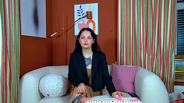 MollyMillsen online show from 09-20-25, 06:09