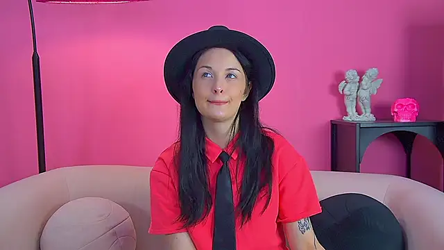 MollyMillsen online show from 11-21-25, 06:17