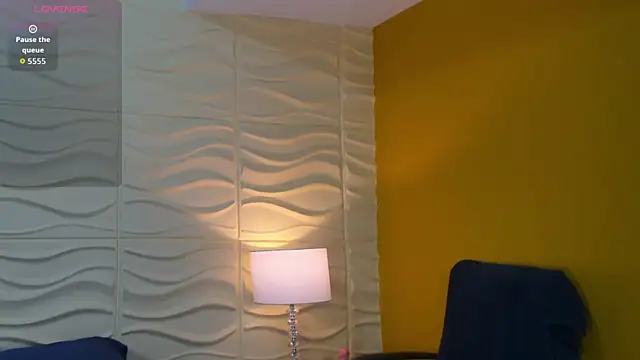 Snapshot of SophiaBloss chatting on 09-20-25, 03:29 SophiaBloss online show from 09-20-25, 03:29