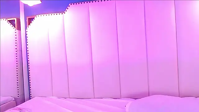 Snapshot of SophiaBloss chatting on 10-10-25, 03:44 SophiaBloss online show from 10-10-25, 03:44