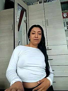 Snapshot of Coralaine_96 chatting on 09-19-25, 04:29 Coralaine 96 online show from 09-19-25, 04:29