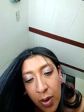 Snapshot of Coralaine_96 chatting on 09-20-25, 06:42 Coralaine 96 online show from 09-20-25, 06:42