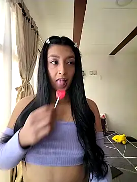 Snapshot of Coralaine_96 chatting on 11-11-25, 02:28 Coralaine 96 online show from 11-11-25, 02:28