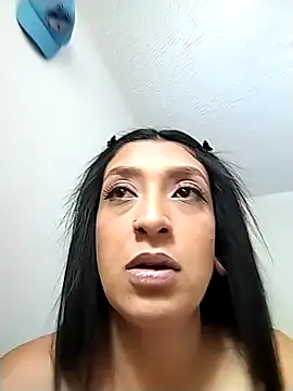 Snapshot of Coralaine_96 chatting on 03-03-26, 03:40 Coralaine 96 online show from 03-03-26, 03:40