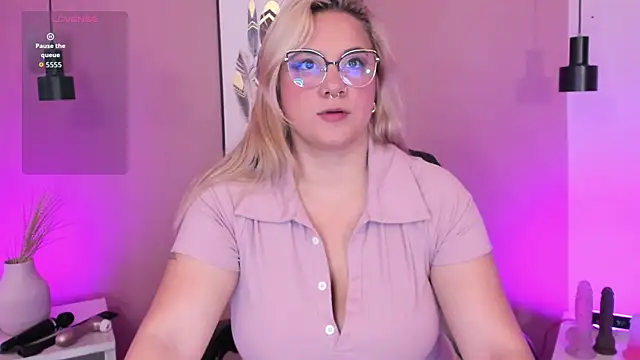 hollie joliie online show from 10-03-25, 11:29