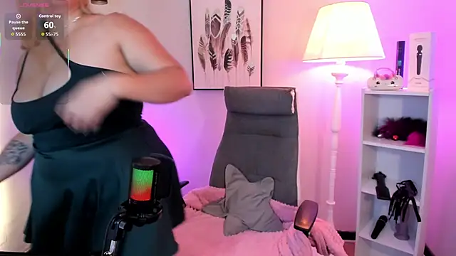 hollie joliie online show from 03-28-26, 12:05