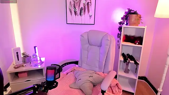 hollie joliie online show from 04-17-26, 12:08