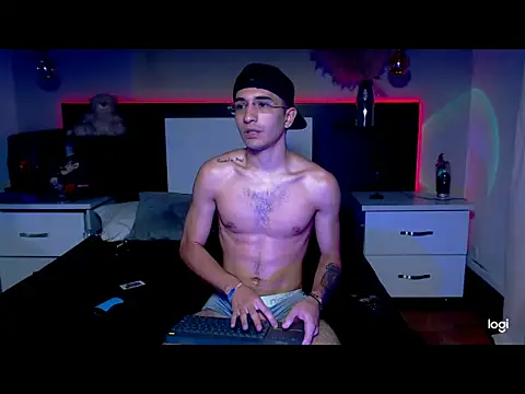 Snapshot of eriikjoness chatting on 10-29-25, 04:04 eriikjoness online show from 10-29-25, 04:04