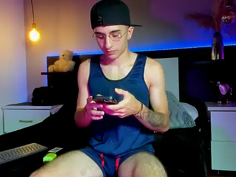 Snapshot of eriikjoness chatting on 11-13-25, 03:05 eriikjoness online show from 11-13-25, 03:05